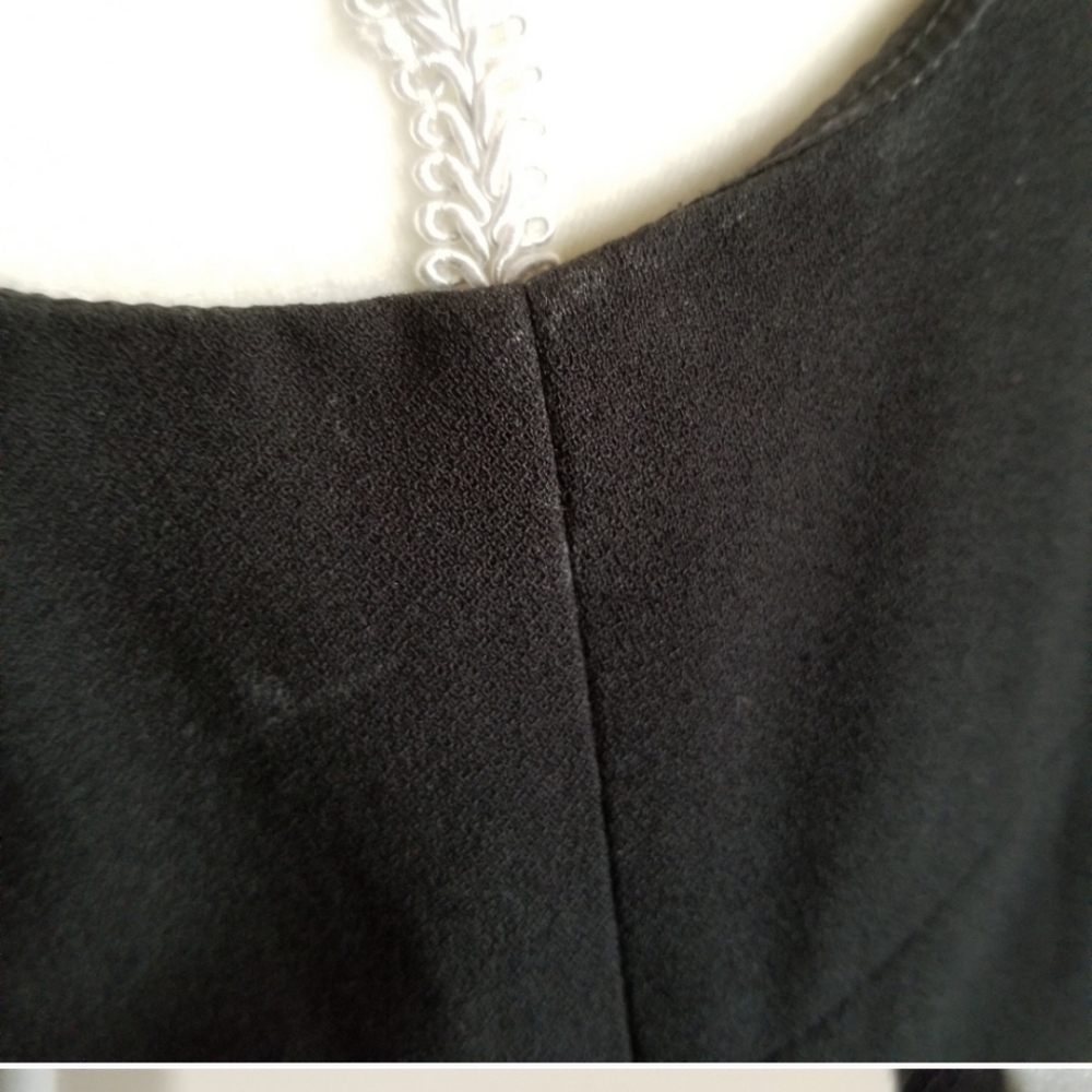 H & M Black and Gray Keyhole Back Dress Size 8 - Picture 3 of 4